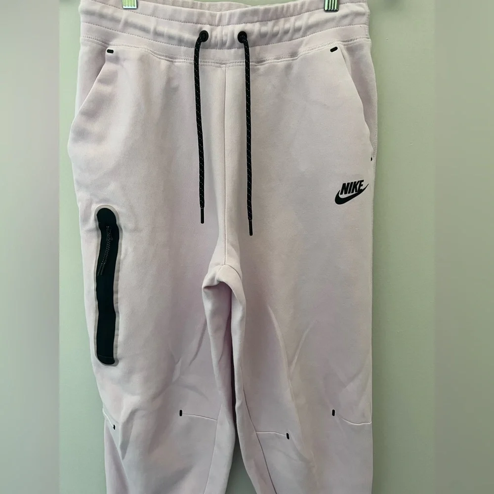 Nike Tech Fleece Joggers in Regal Pink Size Small